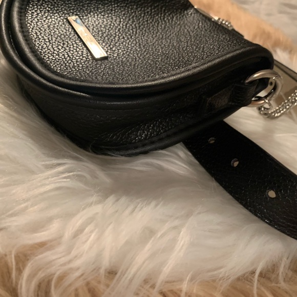 STEVE MADDEN BLACK FANNY PACK. - Picture 6 of 7